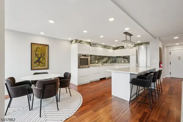 1 Claridge Dr #104, Verona Twp., NJ 07044