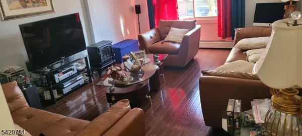 64 Seger Ave, Clifton City, NJ 07011