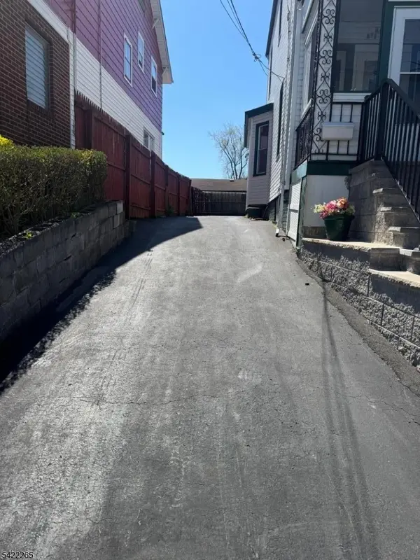 14 Helen Pl, Newark City, NJ 07106