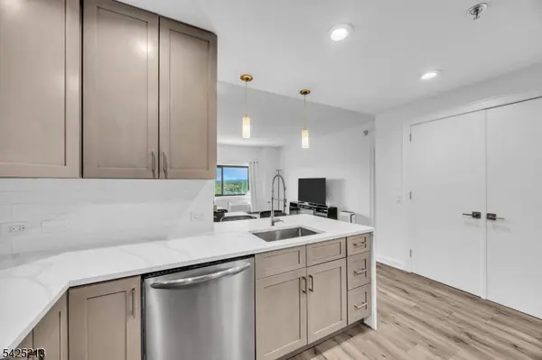 1 Carriage City Plz #1620, Rahway City, NJ 07065