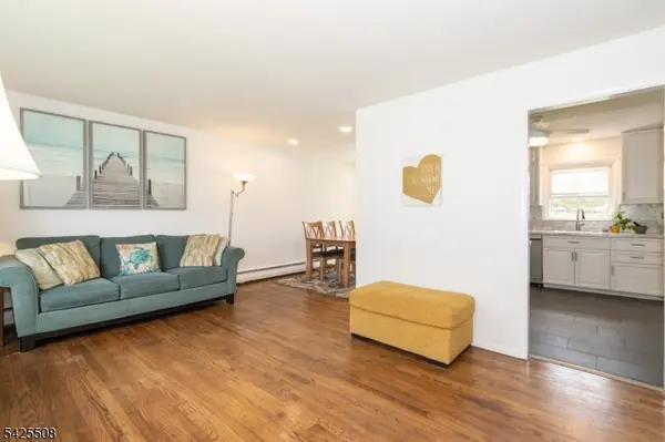 35 Sanford Dr, Randolph Twp., NJ 07869