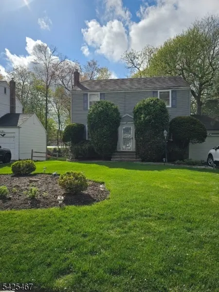 27 Longacre Dr, Livingston Twp., NJ 07039