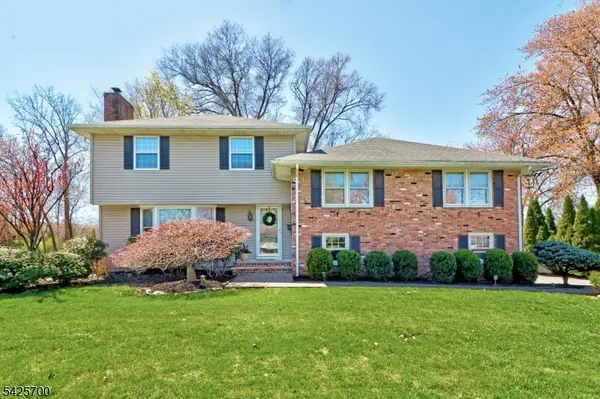 2 Midwood Dr, Florham Park Boro, NJ 07932