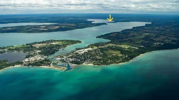 8162 Skegemog Point RD, Whitewater Twp, MI 49690