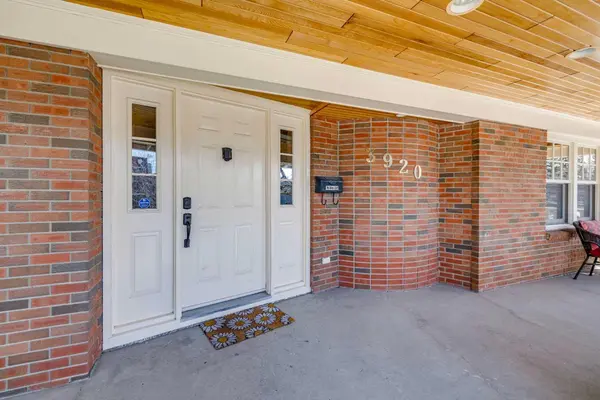 3920 Crestview RD SW, Calgary, AB T2T 2L4