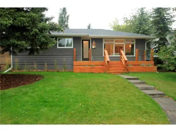 113 Langton DR SW, Calgary, AB T3E 5G1