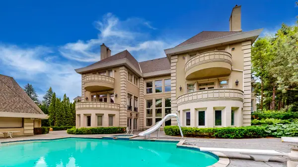 52 Post RD, Toronto C12, ON M3B 1H8