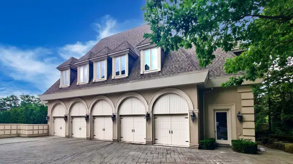 52 Post RD, Toronto C12, ON M3B 1H8