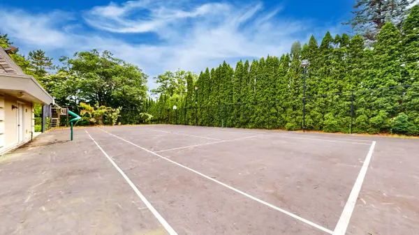 52 Post RD, Toronto C12, ON M3B 1H8