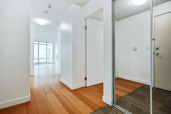 81 Navy Wharf CT S #815, Toronto C01, ON M5V 3S2