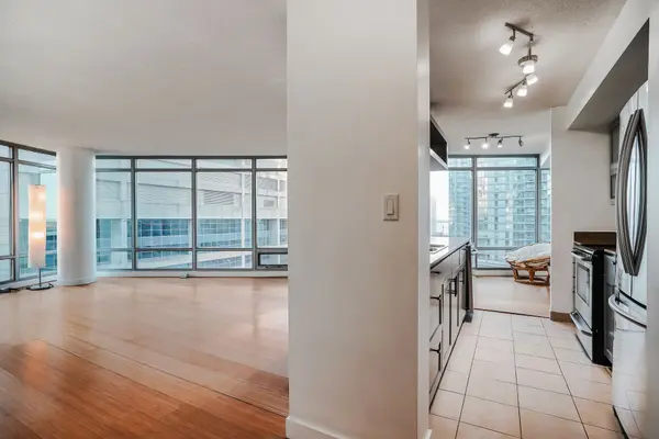 81 Navy Wharf CT S #815, Toronto C01, ON M5V 3S2