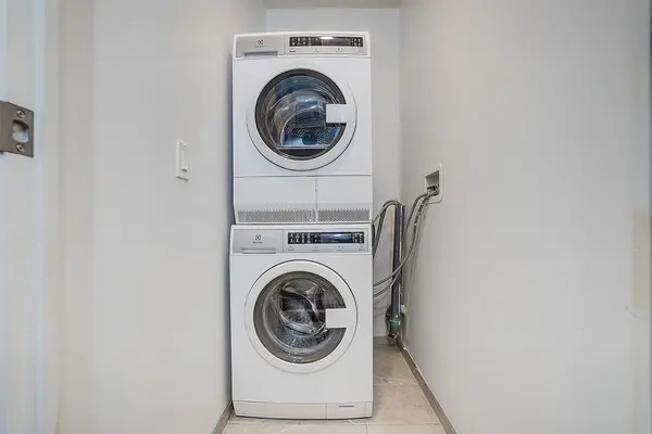 12 Bonnycastle ST #1005, Toronto C08, ON M5A 0C8