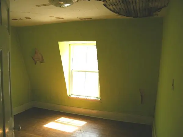 12 Whitaker AVE, Toronto C01, ON M6J 1A1