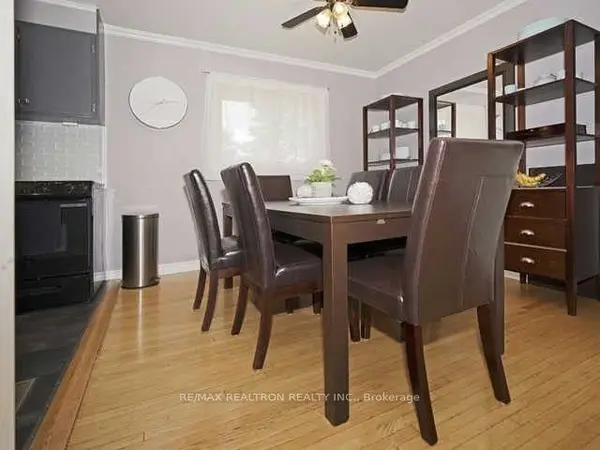 325 Cochrane ST #Upper, Whitby, ON L1N 5J4