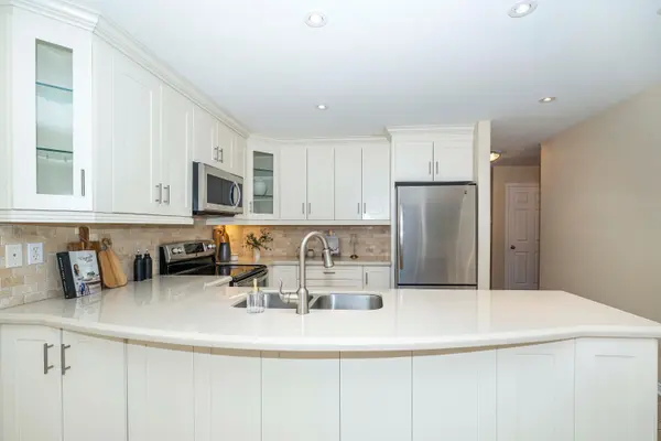 107 Mackey DR, Whitby, ON L1P 1R5