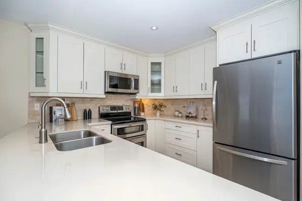 107 Mackey DR, Whitby, ON L1P 1R5