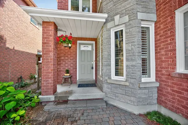 591 Plantation Gate, Newmarket, ON L3X 2C2