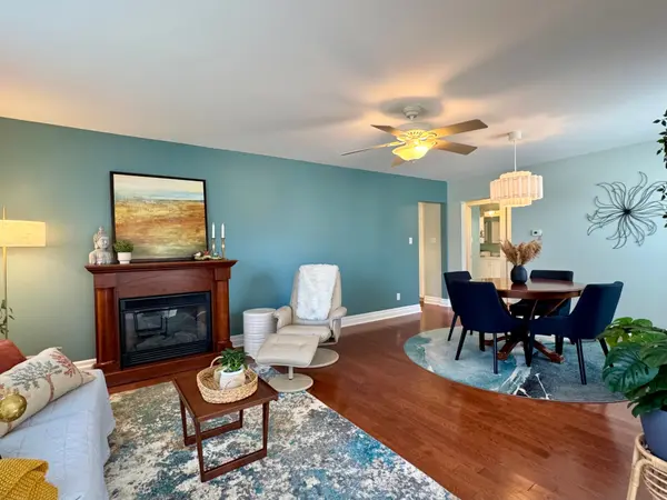 3 Melody LN, Georgina, ON L0E 1L0