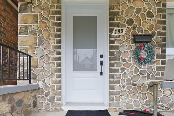 196 Livingstone AVE, Toronto W04, ON M6E 2M2