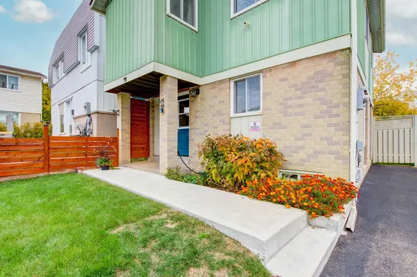 7 Hamlet CT, Brampton, ON L6S 1X5