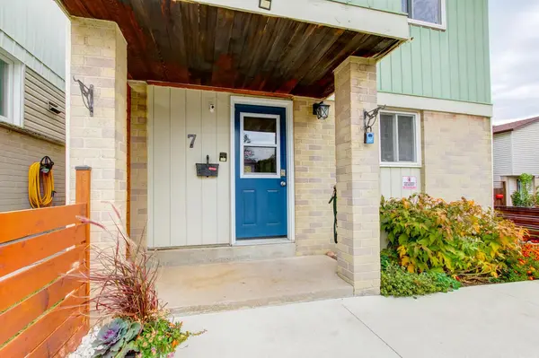 7 Hamlet CT, Brampton, ON L6S 1X5