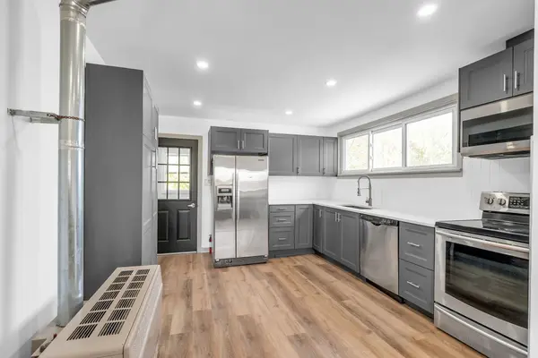 334-336 Eleventh ST E, Cornwall, ON K6H 2Y7