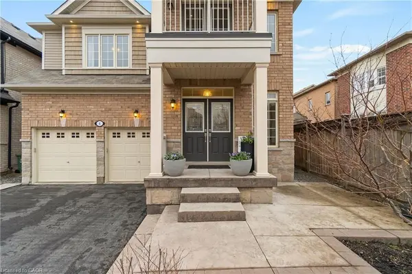 4 Macbean CRES, Hamilton, ON L8B 0S5