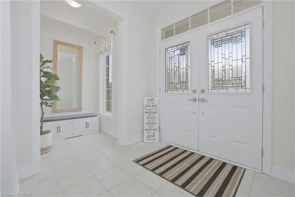 4 Macbean CRES, Hamilton, ON L8B 0S5