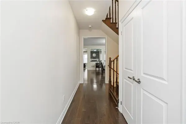 4 Macbean CRES, Hamilton, ON L8B 0S5