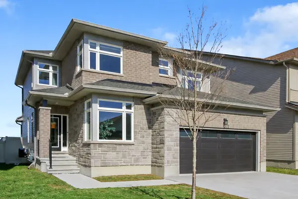 77 Dunlop RD, Carleton Place, ON K7C 0R8