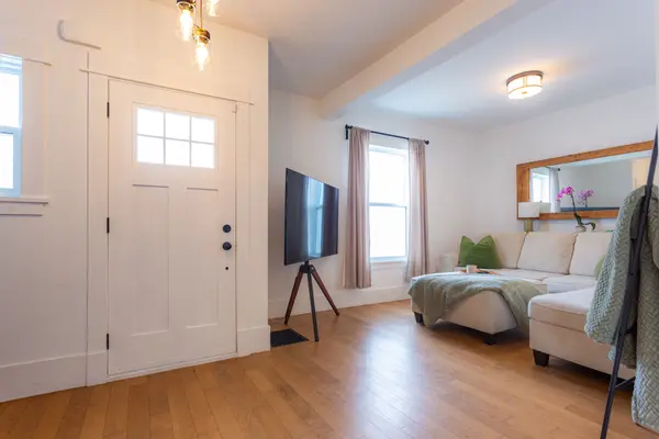 21 Maple ST, St. Thomas, ON N5R 1Y8