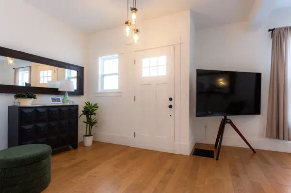 21 Maple ST, St. Thomas, ON N5R 1Y8