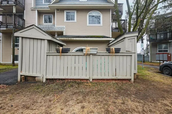 604 Tanguay CT, Kanata, ON K2L 3X3