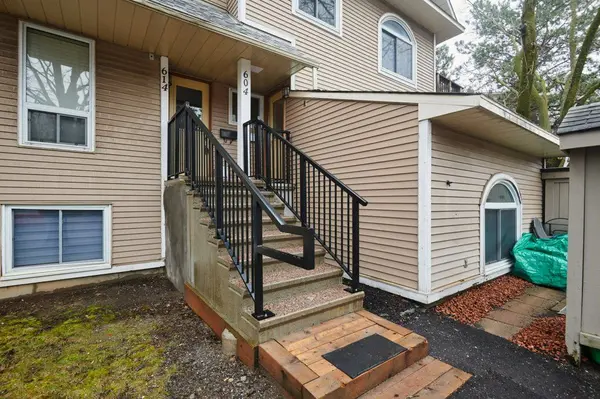 604 Tanguay CT, Kanata, ON K2L 3X3