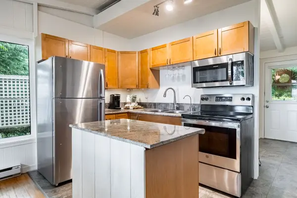 113 Victoria Beach RD, Cramahe, ON K0K 1S0