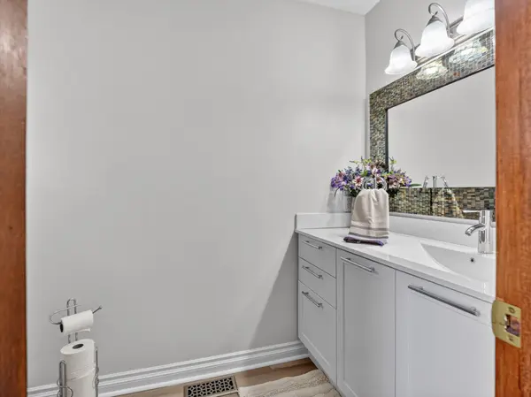 38 Capri ST, Thorold, ON L2V 4S8