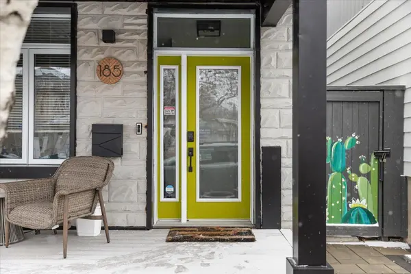 185 Deschamps AVE, Vanier And Kingsview Park, ON K1L 5Z3