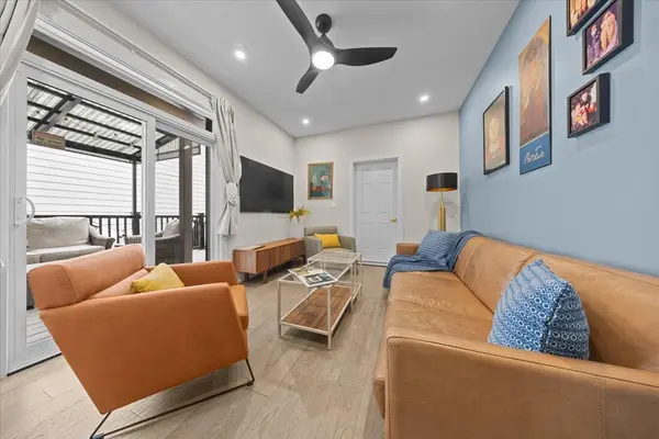 185 Deschamps AVE, Vanier And Kingsview Park, ON K1L 5Z3