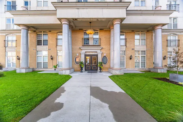 135 James ST S #1605, Hamilton, ON L8P 2Z6