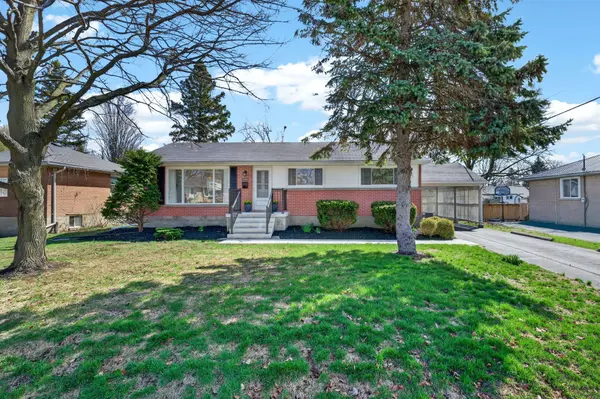 390 Mcewen DR, Kingston, ON K7M 3W3