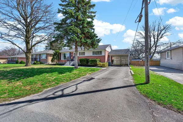 390 Mcewen DR, Kingston, ON K7M 3W3