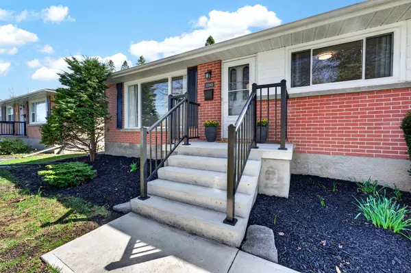 390 Mcewen DR, Kingston, ON K7M 3W3