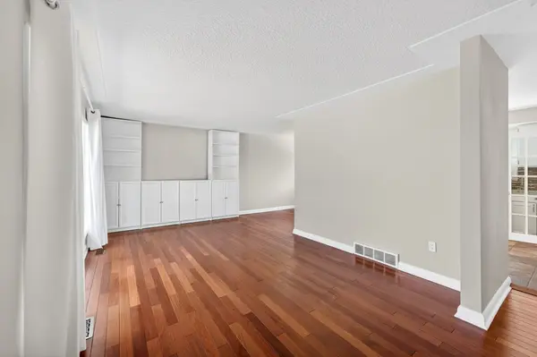 390 Mcewen DR, Kingston, ON K7M 3W3