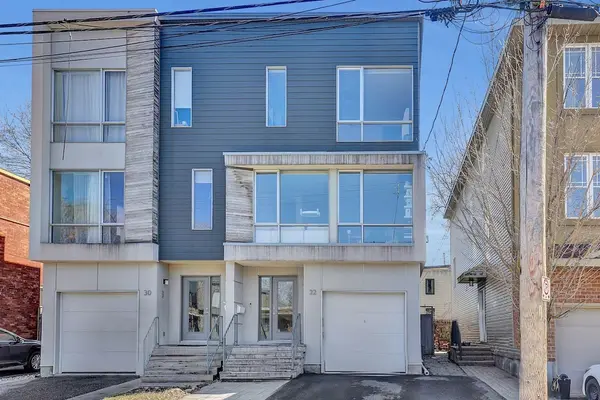 32 Sims AVE, West Centre Town, ON K1Y 3K1