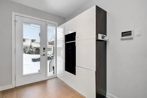 32 Sims AVE, West Centre Town, ON K1Y 3K1