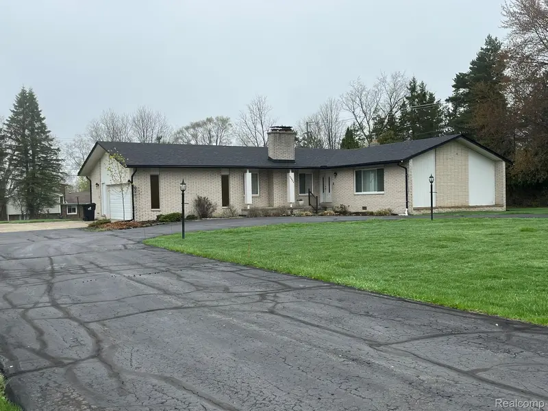 33426 Harlan DR, Farmington Hills, MI 48331