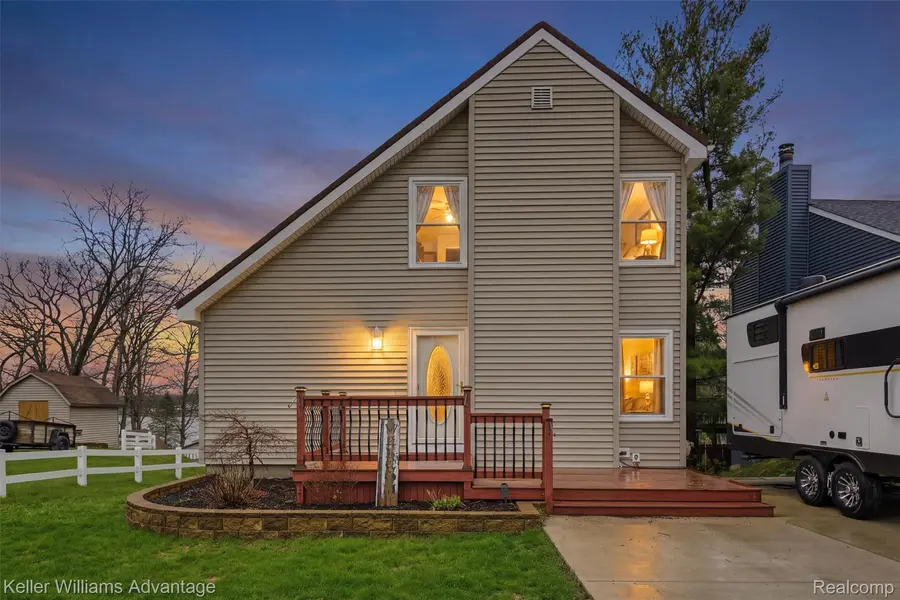 3555 Junior DR, Hamburg Township, MI 48169