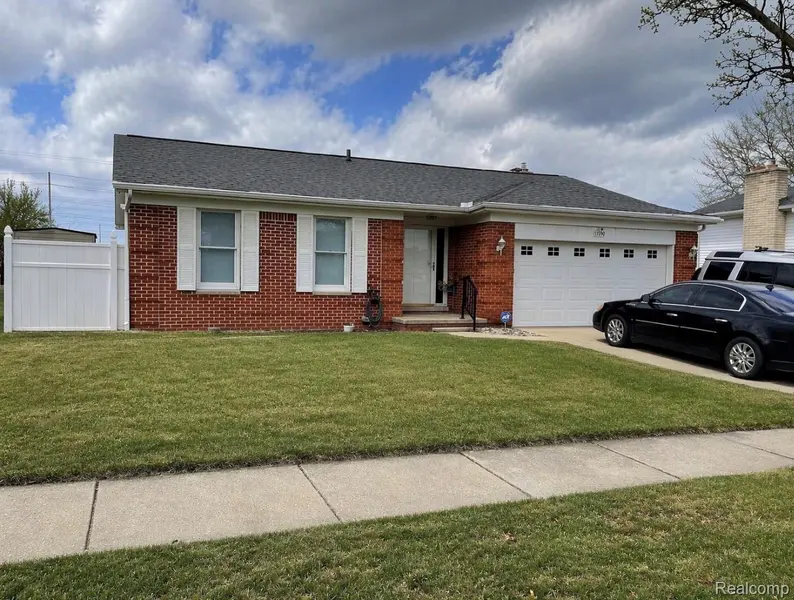 18590 Blakely DR, Woodhaven, MI 48183