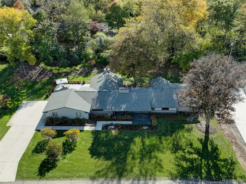 3885 Oakland DR, Bloomfield Hills, MI 48301