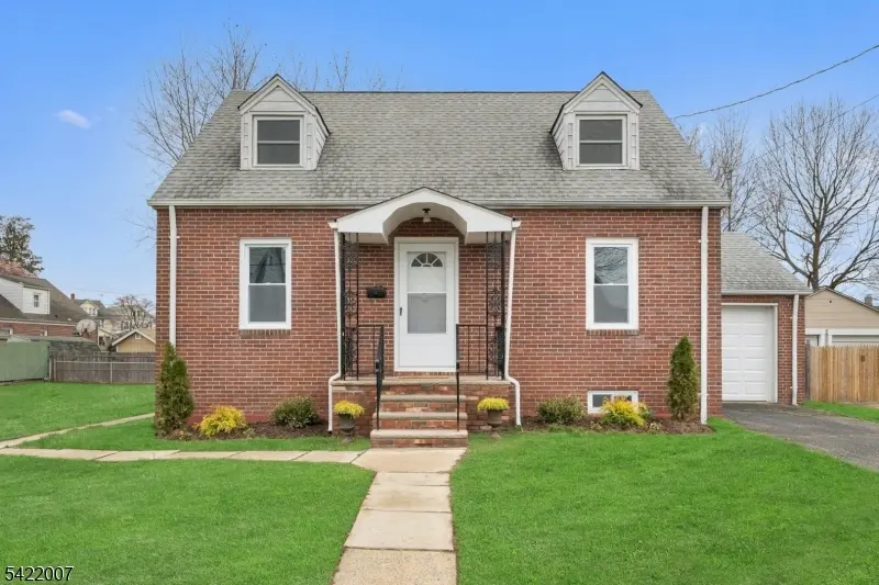 32 N 7Th Ave, Manville Boro, NJ 08835